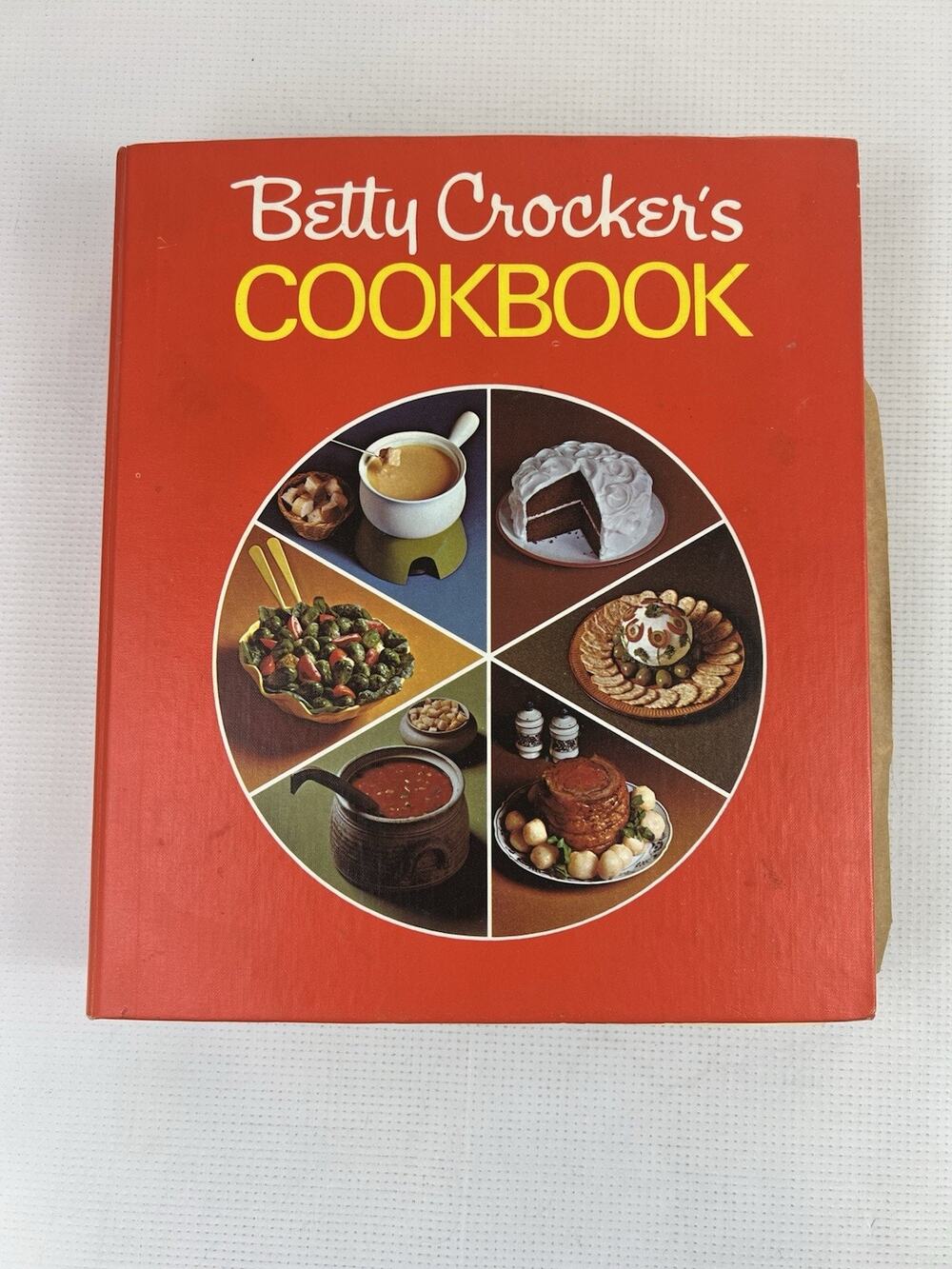 BETTY CROCKER'S COOKBOOK Red Pie Cover 5 Ring Binder 11th Printing 1972 Vintage